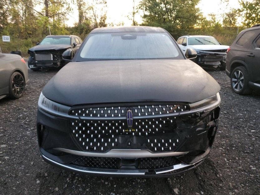 2025 Lincoln Nautilus Hybrid Image 2