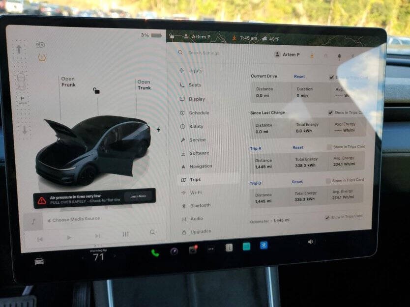 2026 Tesla Model Y Image 8