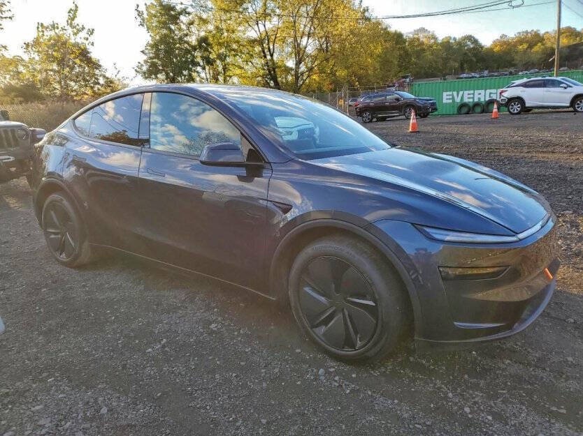 2026 Tesla Model Y Image 1