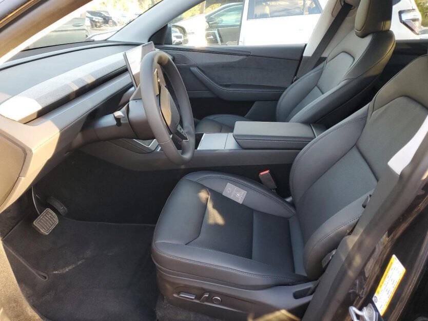 2026 Tesla Model Y Image 6