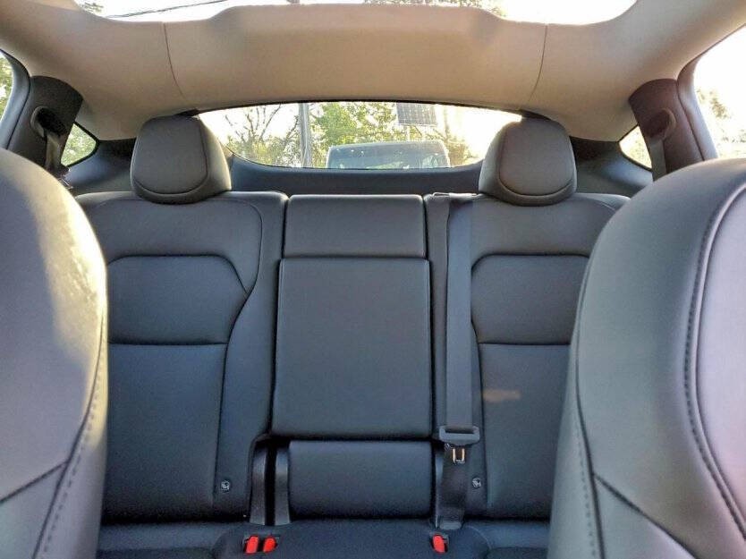 2026 Tesla Model Y Image 7