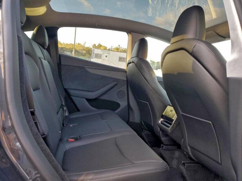 2026 Tesla Model Y Image 9