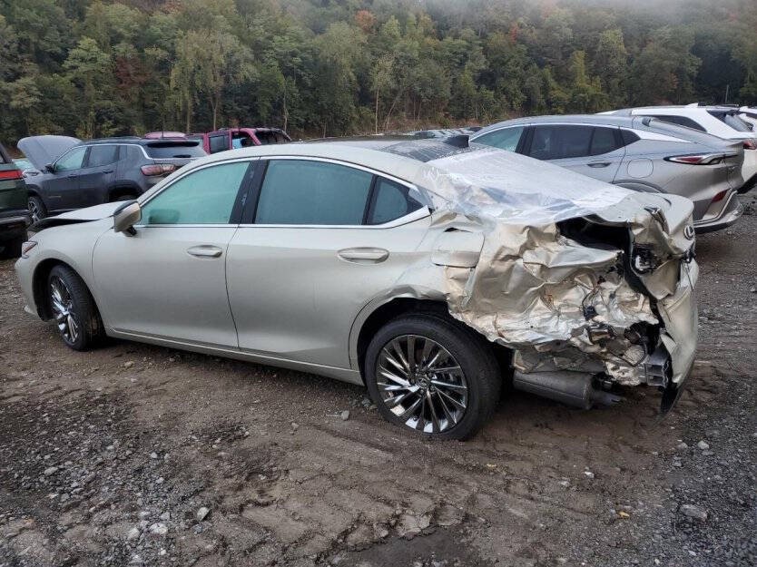 2025 Lexus ES 350 Image 3