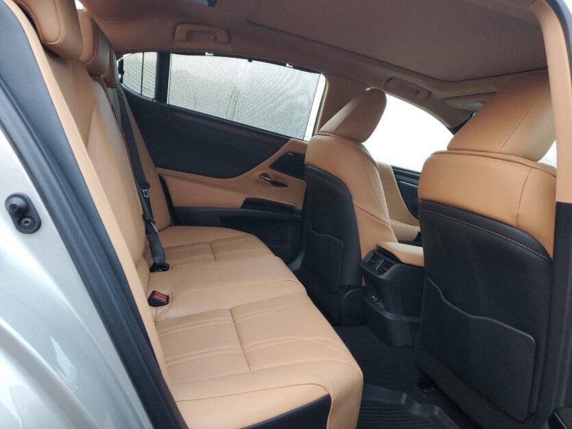 2025 Lexus ES 350 Image 6