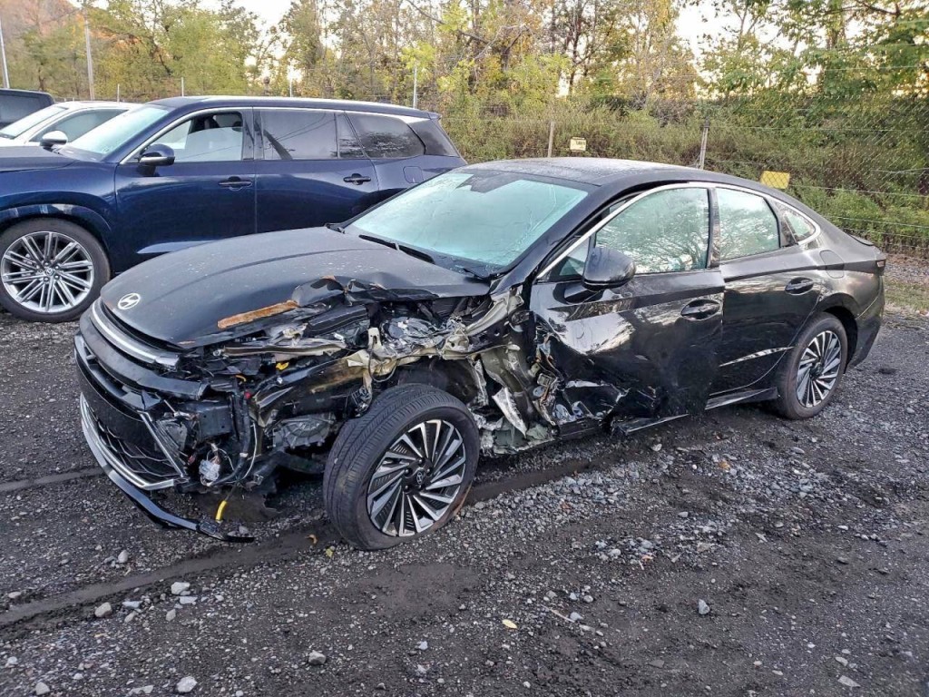 2025 Hyundai Sonata Image 2