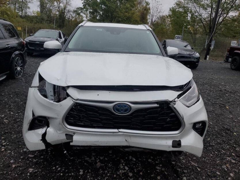 2022 Toyota Highlander Image 2