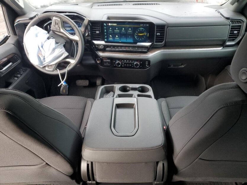 2025 Chevrolet Silverado 1500 Image 7