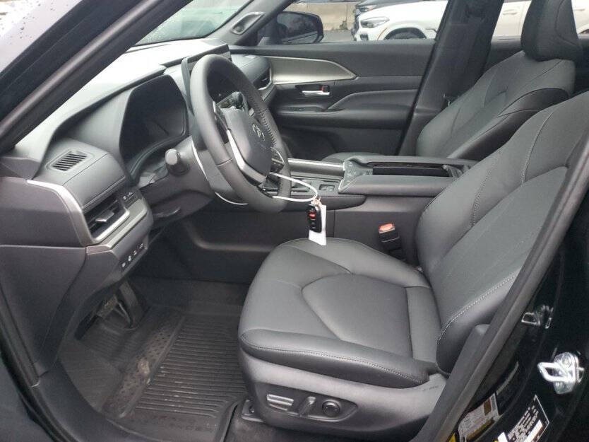 2025 Toyota Highlander Image 6