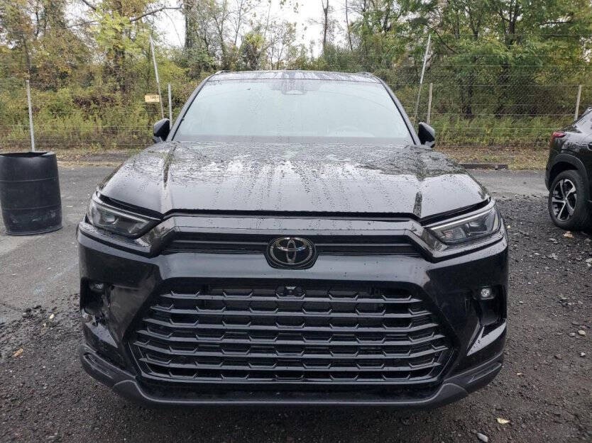 2025 Toyota Highlander Image 2
