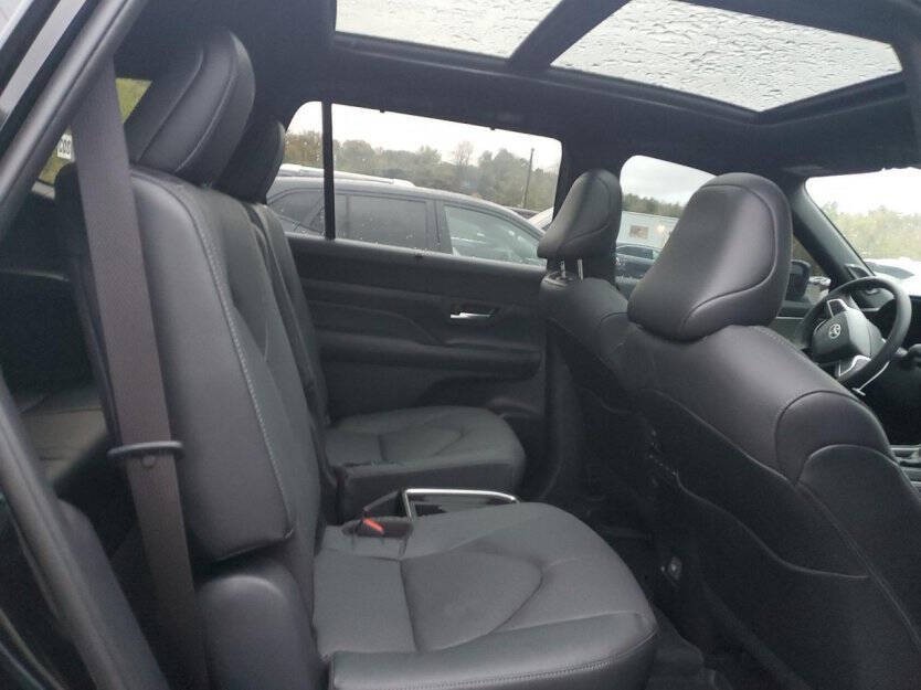 2025 Toyota Highlander Image 9