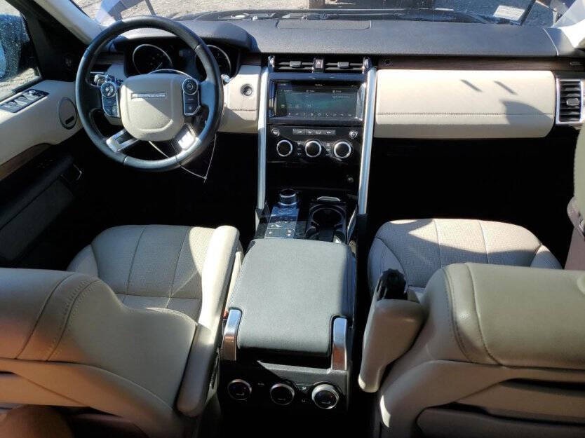 2017 Land Rover Discovery Image 7