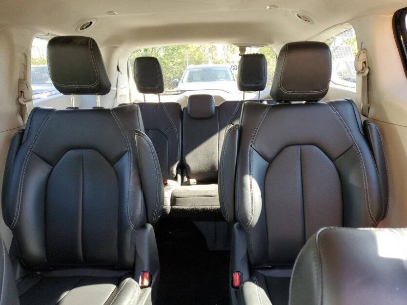 2023 Chrysler Pacifica Image 7