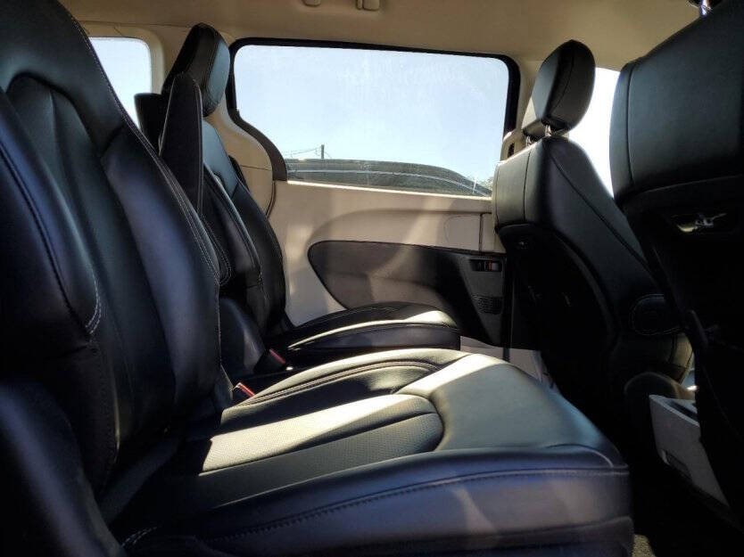 2023 Chrysler Pacifica Image 9