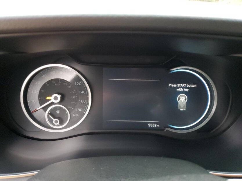 2025 Genesis G70 Image 8