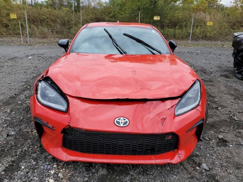 2024 Toyota Gr86 Image 2