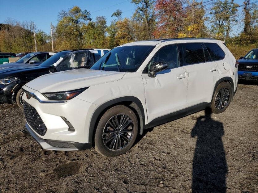 2025 Toyota Highlander Image 2