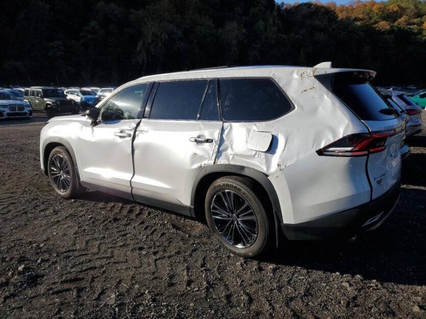 2025 Toyota Highlander Image 3