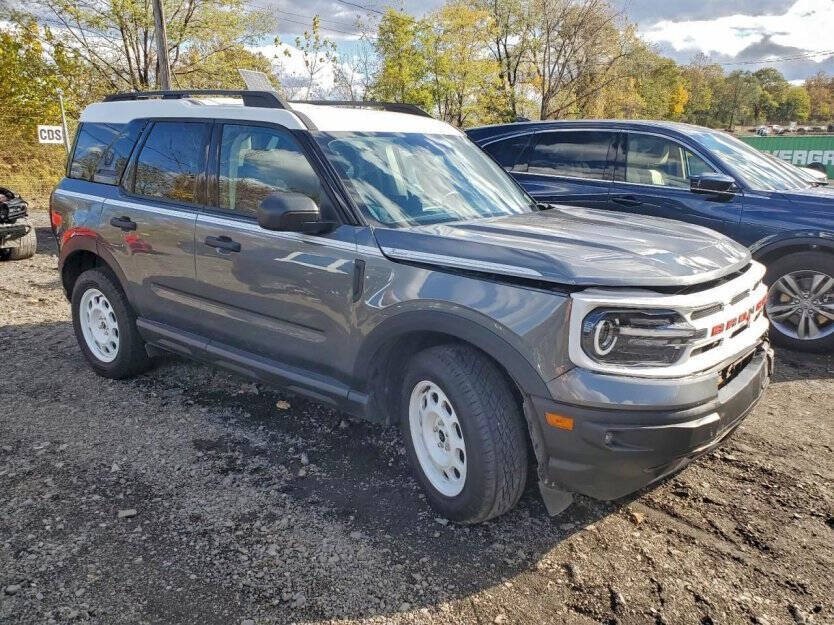 2024 Ford Bronco Image 1