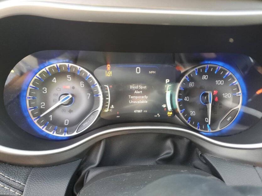 2022 Chrysler Pacifica Image 8