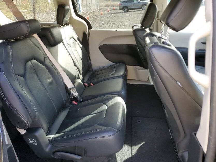 2022 Chrysler Pacifica Image 9