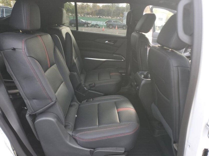 2025 Chevrolet Traverse Image 9