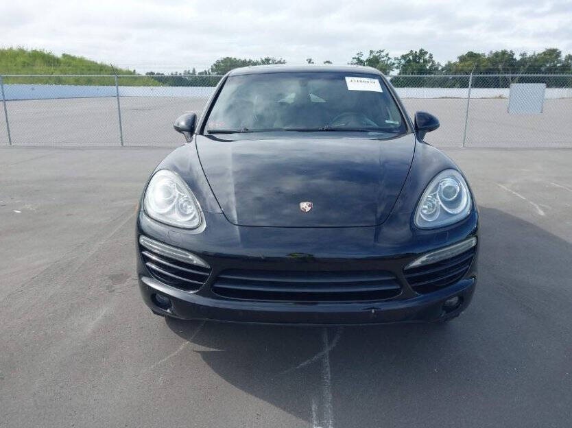 2013 Porsche Cayenne Image 2