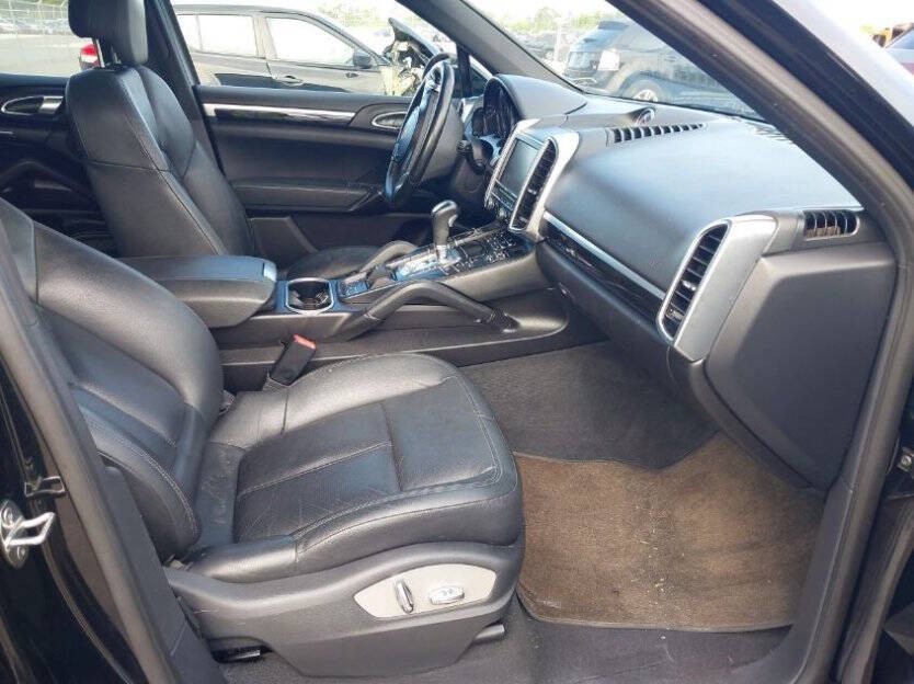2013 Porsche Cayenne Image 6