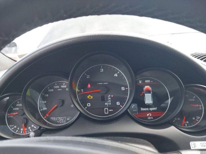 2013 Porsche Cayenne Image 8