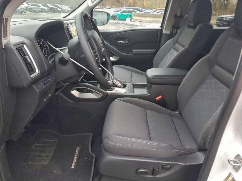 2025 Nissan Frontier Image 6