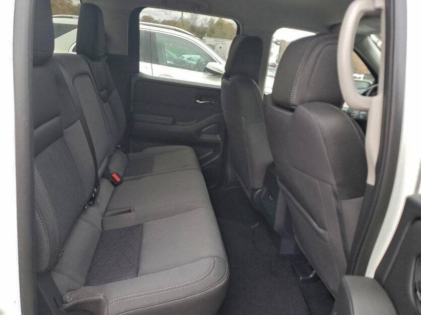 2025 Nissan Frontier Image 7