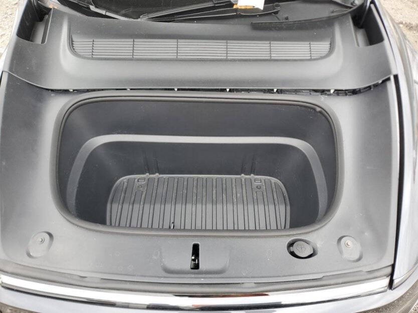 2026 Tesla Model Y Image 9