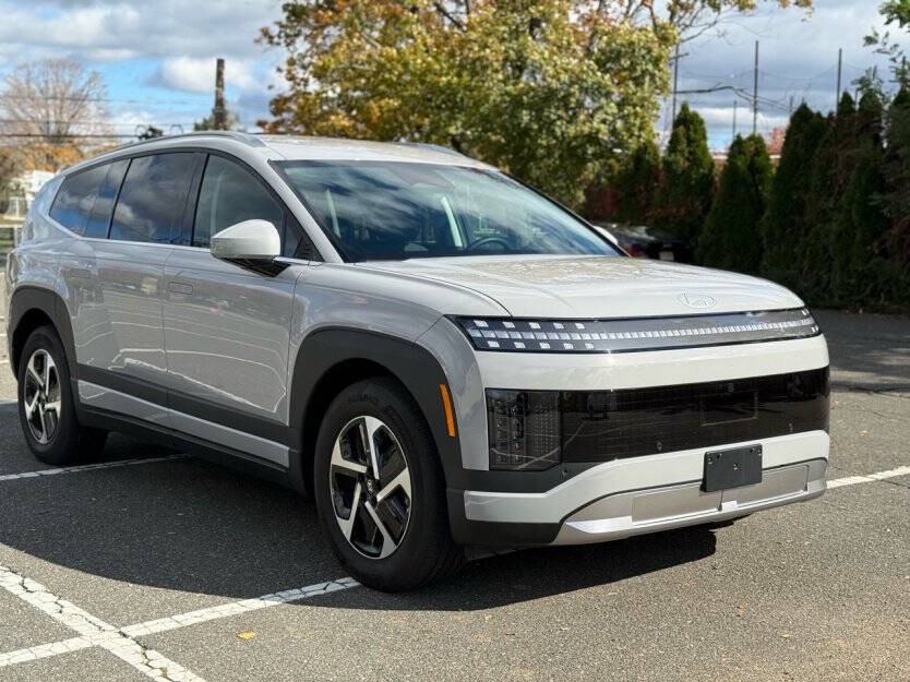 2026 Hyundai Ioniq 9 Image 1