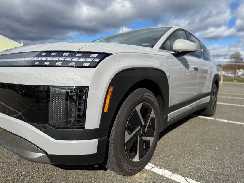 2026 Hyundai Ioniq 9 Image 2