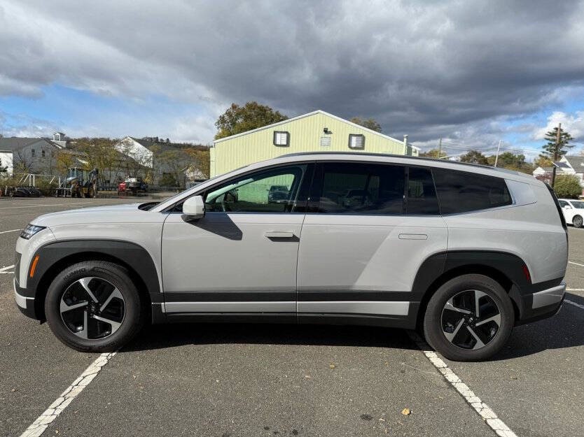 2026 Hyundai Ioniq 9 Image 3