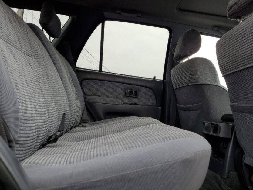 1997 Toyota Hilux Image 7