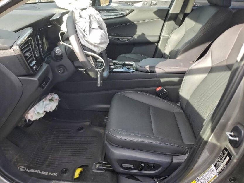 2025 Lexus NX Image 6