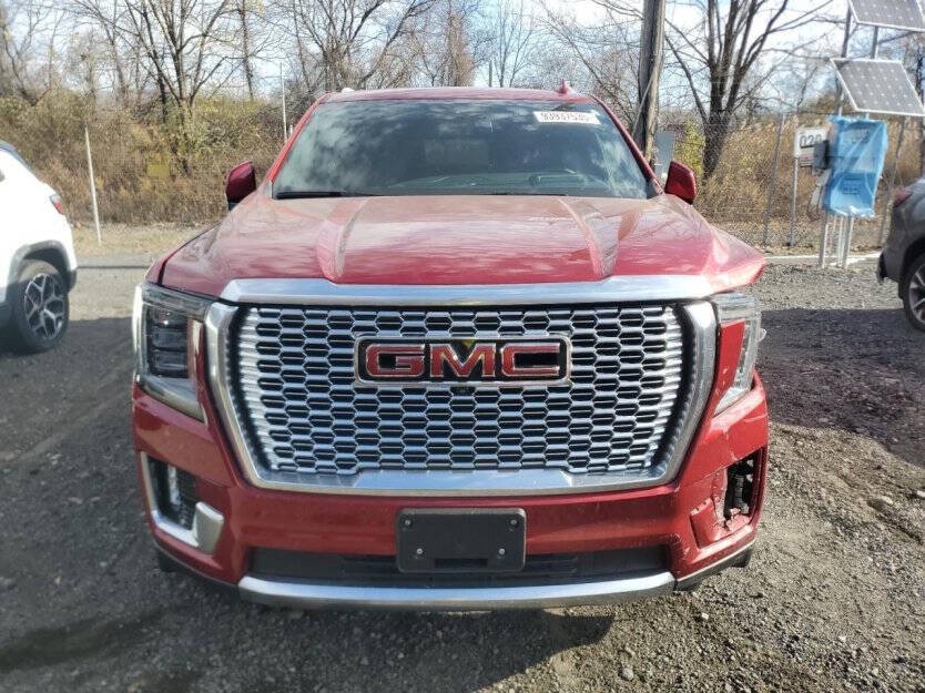 2024 GMC Yukon Image 2