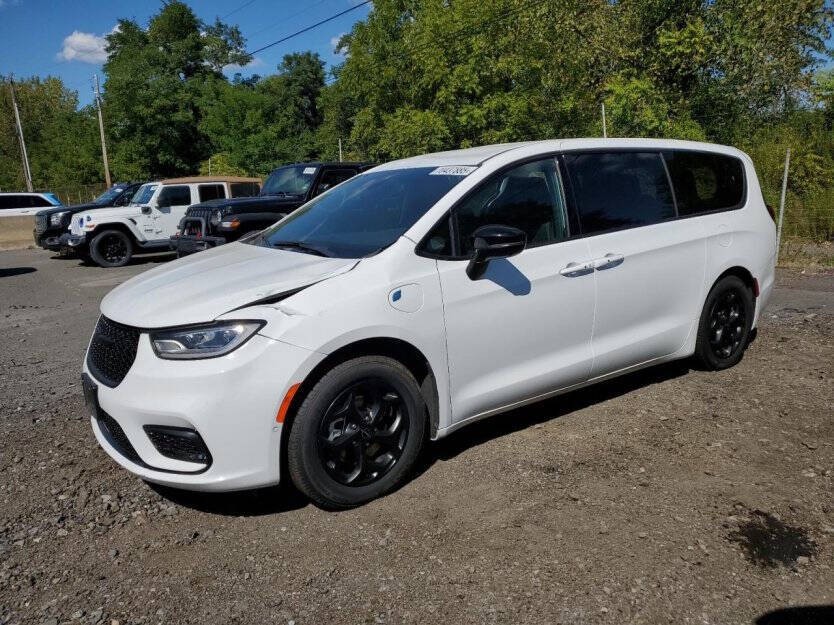 2024 Chrysler Pacifica Image 2