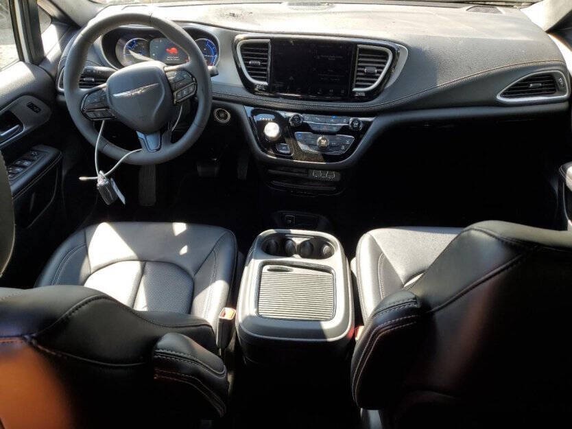 2024 Chrysler Pacifica Image 7