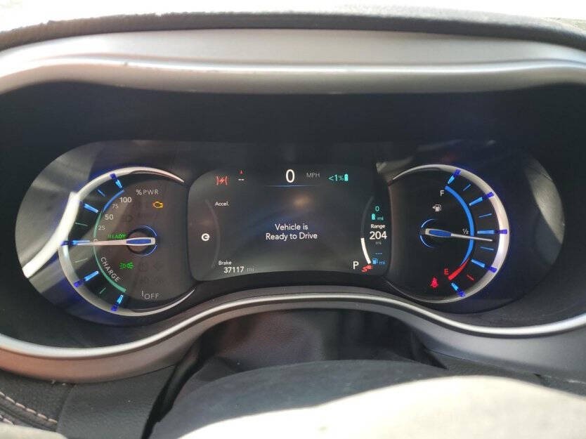 2024 Chrysler Pacifica Image 8