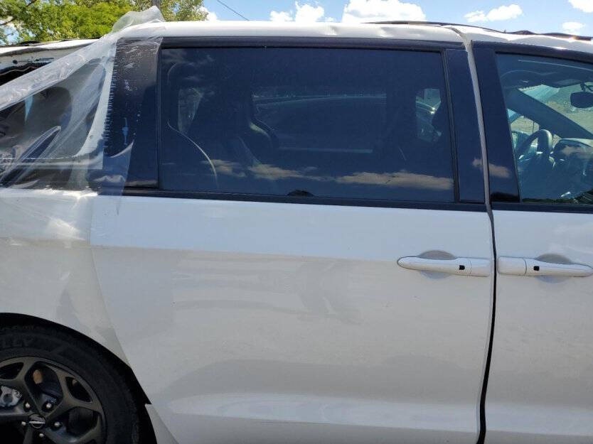 2024 Chrysler Pacifica Image 9