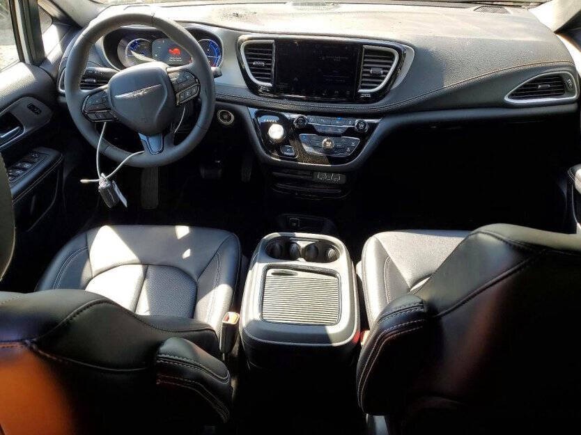 2024 Chrysler Pacifica Image 7