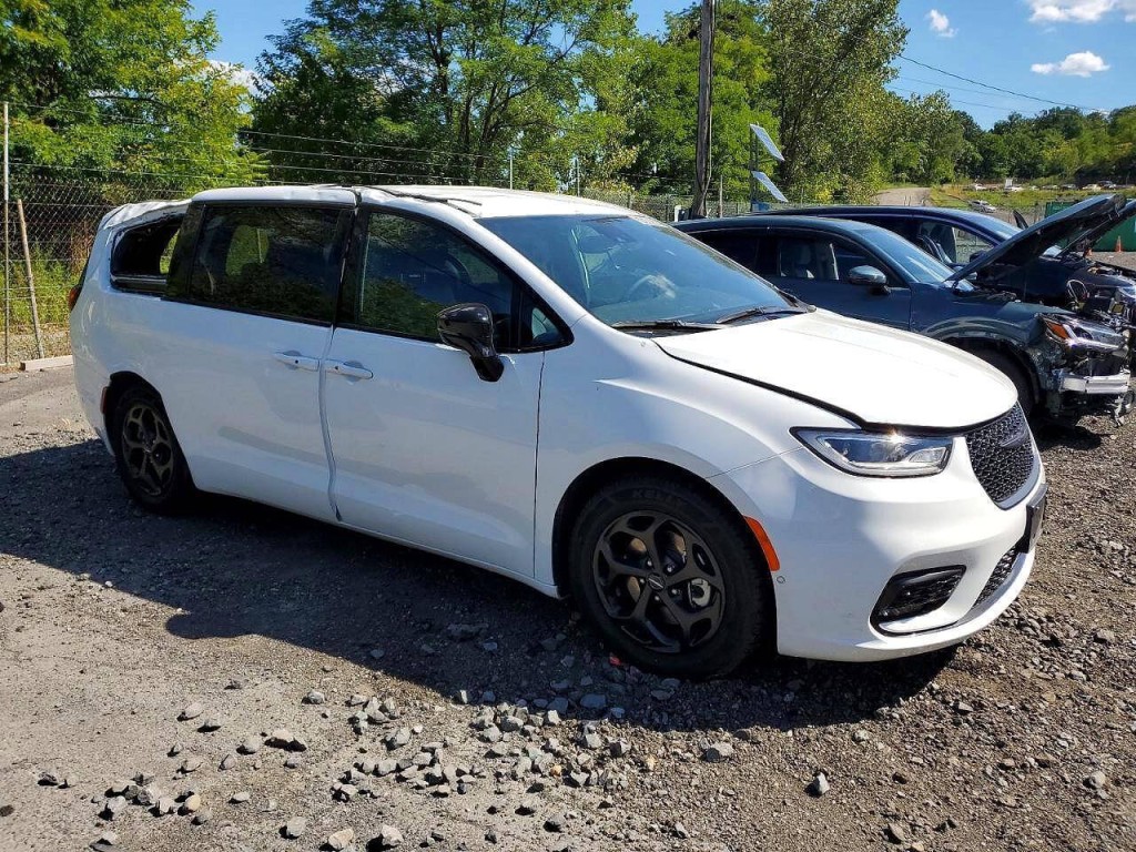2024 Chrysler Pacifica Image 1