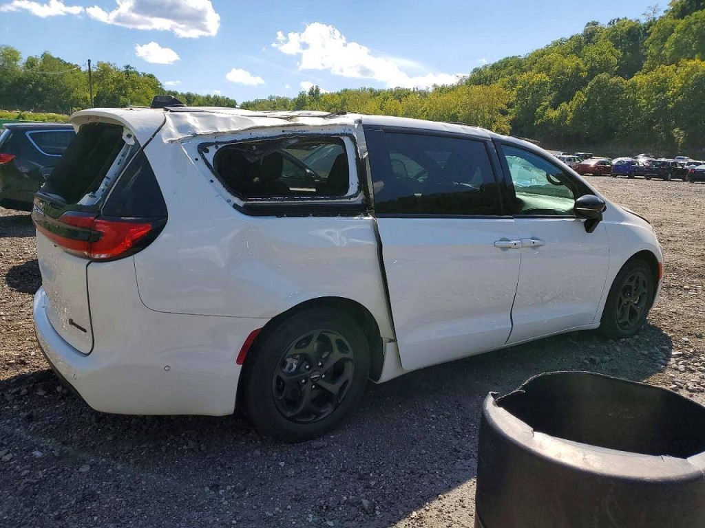 2024 Chrysler Pacifica Image 4
