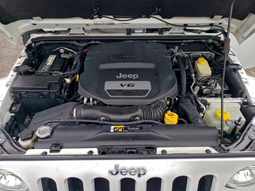 2017 Jeep Wrangler Image 9