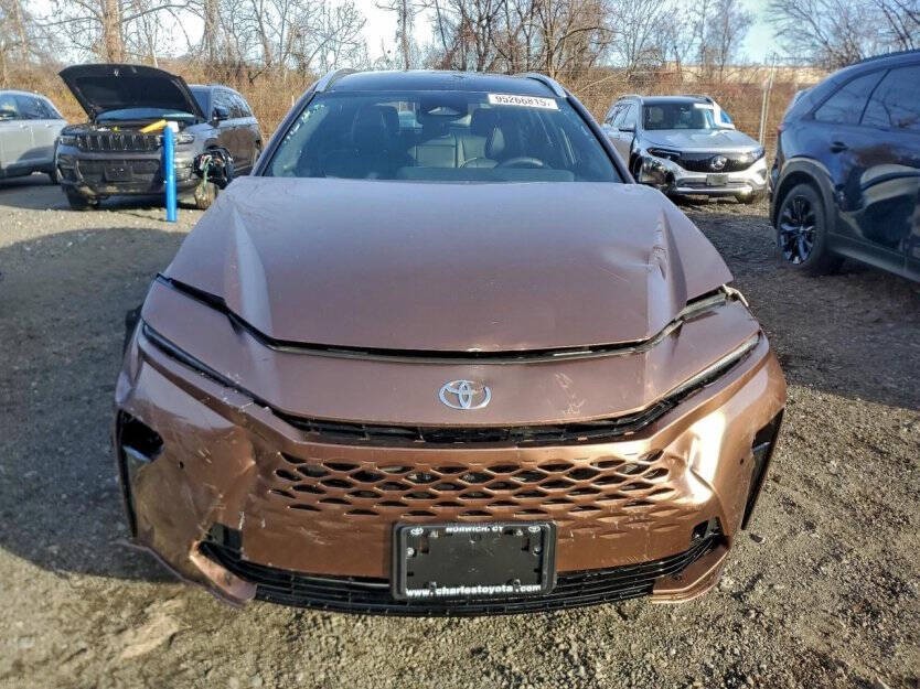 2025 Toyota Crown Signia Image 2