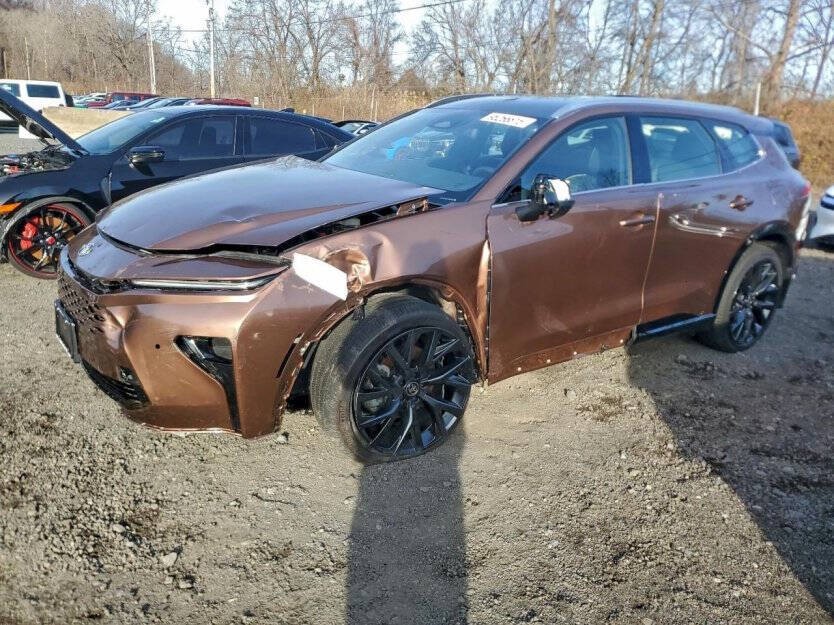 2025 Toyota Crown Signia Image 3