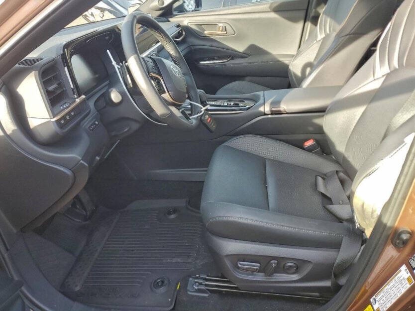 2025 Toyota Crown Signia Image 6