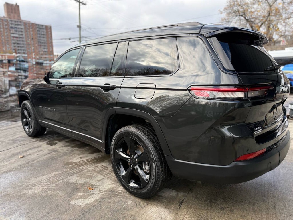 2023 Jeep Grand Cherokee Image 3