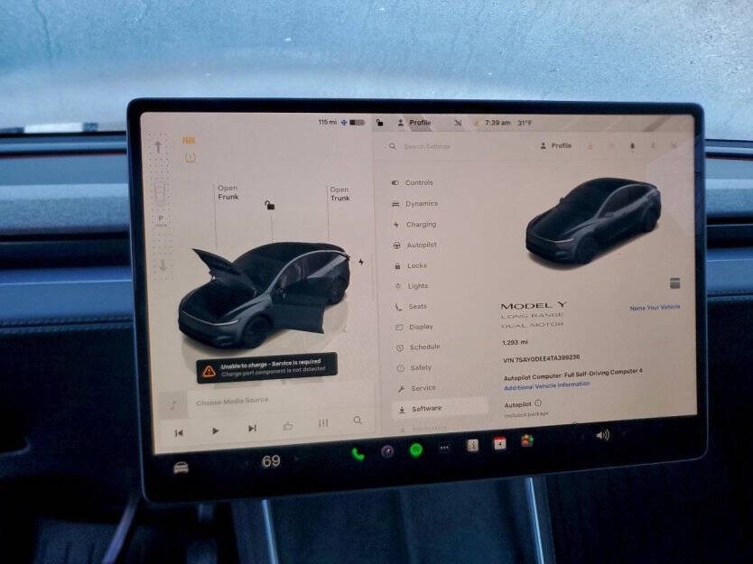 2026 Tesla Model Y Image 8